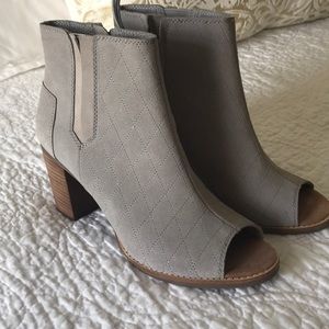 Toms boots... new with tags